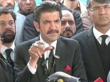 'If there is a war with India, I will flee to England'; Pakistani MP Sher Marwat's strange statement | ‘भारताबरोबर युद्ध झाले तर मी इंग्लंडला पळून जाईन’; पाकिस्तानी खासदार शेर मारवत यांचे अजब विधान 'If there is a war with India, I will flee to England'; Pakistani MP Sher Marwat's strange statement | ‘भारताबरोबर युद्ध झाले तर मी इंग्लंडला पळून जाईन’; पाकिस्तानी खासदार शेर मारवत यांचे अजब विधान