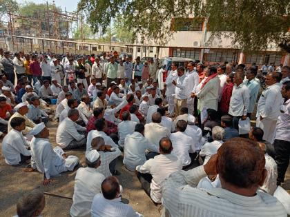 Chennai Surat greenfield issue flares up farmers from four taluka give statements | सोलापूर : चेन्नई-सुरत ग्रीनफिल्ड प्रश्न चिघळला, चार तालुक्यातील शेतकऱ्यांनी दिली निवेदने