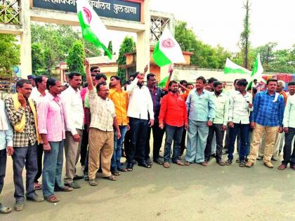 Demonstrations against the protest of suppressing agrarian agitation in Akola | अकोल्यातील शेतकरी आंदोलन दडपण्याच्या निषेधार्थ निदर्शने