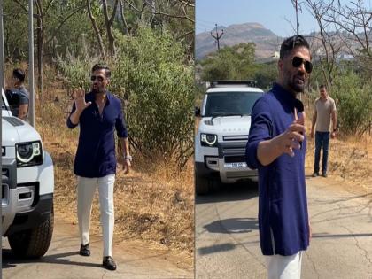 suniel shetty thanks paparazi and tells them that newly weds will come tomorrow to greet | KL Rahul-Athiya Shetty Wedding : सुनील शेट्टीचा साधेपणा बघा ! फोटोग्राफर्सना मराठीत म्हणाला, 'बेटा उद्या मी मुलांना...'