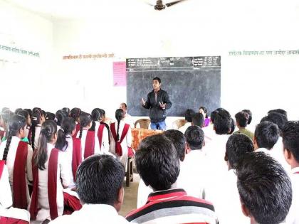 Only 53 percent of class 6 students can read up to 10; National survey reveals | सहावीच्या फक्त ५३ टक्के विद्यार्थ्यांनाच येतात दहापर्यंतचे पाढे; राष्ट्रीय सर्वेक्षणातून आलं समोर Only 53 percent of class 6 students can read up to 10; National survey reveals | सहावीच्या फक्त ५३ टक्के विद्यार्थ्यांनाच येतात दहापर्यंतचे पाढे; राष्ट्रीय सर्वेक्षणातून आलं समोर