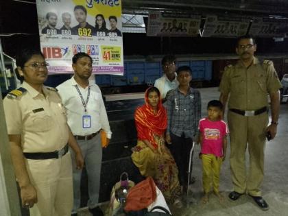 Toddlers left at the station, disabled parents on the train; The meeting took place after the alert of the GRP | चिमुकले सुटली स्टेशनवर, दिव्यांग आई-वडील ट्रेनमध्ये; जीआरपीच्या सतर्कतेनंतर झाली भेट