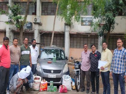 Domestic and foreign liquor stock arriving in Wardha was caught by the police; Liquor worth 7.34 lakh seized along with the car | वर्ध्यात येणारा देशी-विदेशी दारुसाठा पोलिसांनी पकडला; कारसह ७.३४ लाखांचा दारुसाठा जप्त