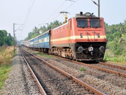 The series of train delays that started last two weeks continued today. | रेल्वेची लेटलतिफी सुरूच; प्रवाशांचे मोठे हाल