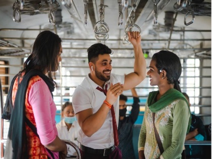 bigg boss marathi 2 winner shiv thakare travel in train without mask | सार्वजनिक ठिकाणी शीव ठाकरे दिसला मास्कशिवाय, रेल्वेतून केला होता प्रवास