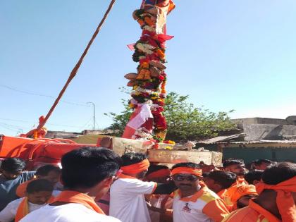 Phaltan welcome the Kavadis start the Yatra to Sri Kshetra Shikhar Shingnapur | Satara- फलटणला मानाच्या कावडींचे स्वागत, श्री क्षेत्र शिखर शिंगणापूरच्या यात्रेस प्रारंभ 