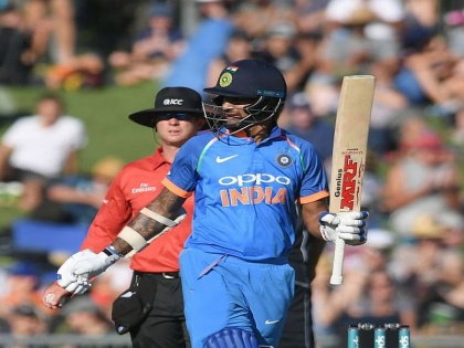 India beat New Zealand by eight wickets | धवनचा धमाका, पहिल्या वनडेत न्यूझीलंडवर आठ गडी राखून मात