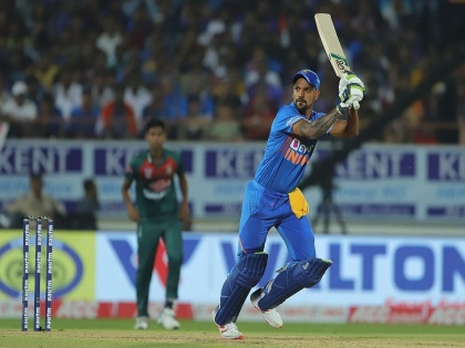 India Vs Bangladesh, 3rd T20I : Shikhar Dhawan complete 1500 T20 international runs, become a fifth Indian | India Vs Bangladesh, 3rd T20I : शिखर धवनचा 19 धावा करूनही 'गब्बर' पराक्रम; धोनी, कोहली यांच्या पंक्तित स्थान