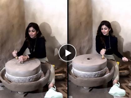 bollywood actress shilpa shetty did chakki aasan in traditionally way shared video | अरे संसार संसार! शिल्पा शेट्टीने जात्यावर दळलं पीठ, व्हिडिओ शेअर करत म्हणाली...