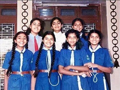 Did you know this bollywood actress in her school uniform | शाळेच्या ड्रेसमध्ये असलेल्या या 7 मुलींपैकी एक मुलगी आज बॉलिवूडवर गाजवतेय राज्य, ओळखलंत का तिला?