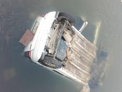 Pune: Four-wheeler falls into canal at Shindwane; One killed, three injured | Pune: शिंदवणे येथील कालव्यात चारचाकी कार कोसळली; एक ठार, तिघे जखमी