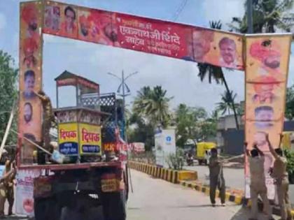 The arch of reception of Chief Minister was removed in Kolhapur | कोल्हापुरात मुख्यमंत्र्यांच्या स्वागताची कमान हटवली