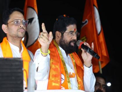 एकनाथ शिंदेंचा एक फोन, लगोलग कट्टर शिवसैनिकाची घेतली भेट; लालबाग-परळमध्ये रात्री काय घडलं? - Marathi News | Deputy Chief Minister Eknath Shinde met with formers Shiv Sena MLA Dagdu Sakpal, setback to Uddhav Thackeray | Latest politics News at Lokmat.com एकनाथ शिंदेंचा एक फोन, लगोलग कट्टर शिवसैनिकाची घेतली भेट; लालबाग-परळमध्ये रात्री काय घडलं? - Marathi News | Deputy Chief Minister Eknath Shinde met with formers Shiv Sena MLA Dagdu Sakpal, setback to Uddhav Thackeray | Latest politics News at Lokmat.com