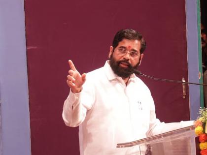 Deputy Chief Minister's support for sister suffering from kidney disease; Eknath Shinde took her on a plane for treatment in Mumbai | किडनीविकारग्रस्त भगिनीला उपमुख्यमंत्र्यांचा आधार; उपचारासाठी एकनाथ शिंदेंनी सोबत विमानात घेतले Deputy Chief Minister's support for sister suffering from kidney disease; Eknath Shinde took her on a plane for treatment in Mumbai | किडनीविकारग्रस्त भगिनीला उपमुख्यमंत्र्यांचा आधार; उपचारासाठी एकनाथ शिंदेंनी सोबत विमानात घेतले