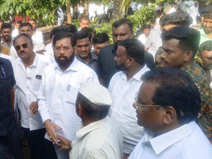 The government belongs to the farmers, don't worry! Eknath Shinde urges the affected farmers to be patient | सरकार शेतकऱ्यांचे आहे, चिंता करू नका! एकनाथ शिंदे यांनी नुकसानग्रस्त शेतकऱ्यांना दिला धीर The government belongs to the farmers, don't worry! Eknath Shinde urges the affected farmers to be patient | सरकार शेतकऱ्यांचे आहे, चिंता करू नका! एकनाथ शिंदे यांनी नुकसानग्रस्त शेतकऱ्यांना दिला धीर