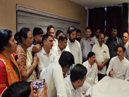 Women from Shinde Sena demand Minister of State Yogesh Kadam to make Deepak Kesarkar a minister | शिंदेसेनेतील 'या' जेष्ठ नेत्याला मंत्री करा म्हणून राज्यमंत्र्यांना विनवणी, कोकणातील महिलांनी केली मागणी Women from Shinde Sena demand Minister of State Yogesh Kadam to make Deepak Kesarkar a minister | शिंदेसेनेतील 'या' जेष्ठ नेत्याला मंत्री करा म्हणून राज्यमंत्र्यांना विनवणी, कोकणातील महिलांनी केली मागणी