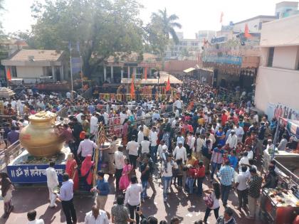 During the celebration of Shani Amavasya, millions of devotees filed | शनी अमावस्येनिमित्त शिंगणापुरात लाखो भाविक दाखल