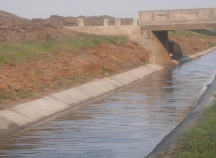 Remedies to farmers; Work of closed pipeline of Shirapur Upasha Irrigation Scheme | शेतकºयांना दिलासा; शिरापूर उपसा सिंचन योजनेच्या बंद पाईपलाईनच्या कामाची सुरुवात