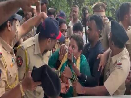 Clashes between police and project victims during Bhumi Poojan ceremony of Taj five-star project in Shiroda Ghamagar | Sindhudurg: ताज प्रकल्प भूमिपूजनावेळी मंत्र्यांना रोखले, पोलिस-प्रकल्पग्रस्तामध्ये धक्काबुकी