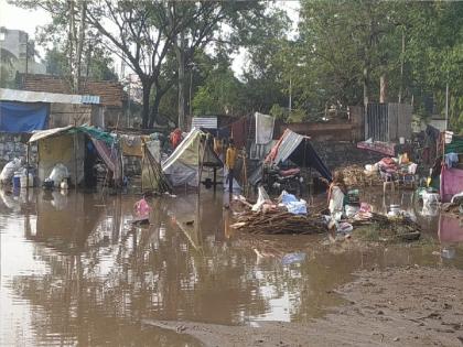 Stormy rain lashed Shirol in Kolhapur, causing huge damage to crops | कोल्हापुरातील शिरोळला वादळी पावसाने झोडपले, पिकांचे मोठे नुकसान