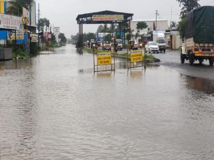 Water rose near Shiroli Sangli fata in kolhapur one way traffic resumed | कोल्हापूर: शिरोली-सांगली फाट्यानजीक आलं पाणी, एकेरी वाहतूक सुरु Water rose near Shiroli Sangli fata in kolhapur one way traffic resumed | कोल्हापूर: शिरोली-सांगली फाट्यानजीक आलं पाणी, एकेरी वाहतूक सुरु