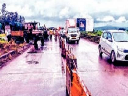 The raised bars on the Panchganga bridge in Kolhapur the Highway Authority conducted a test for the second time | Kolhapur: पंचगंगा पुलावरील उचकटल्या पट्ट्या, महामार्ग प्राधिकरणाने दुसऱ्यांदा घेतली चाचणी The raised bars on the Panchganga bridge in Kolhapur the Highway Authority conducted a test for the second time | Kolhapur: पंचगंगा पुलावरील उचकटल्या पट्ट्या, महामार्ग प्राधिकरणाने दुसऱ्यांदा घेतली चाचणी