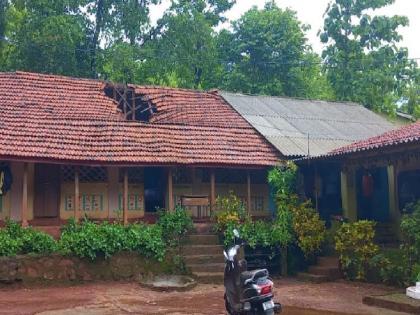 The roof collapsed of a primary school classroom at Shirvali in Ratnagiri district | Ratnagiri: वर्ग सुटला अन् शाळेचे छप्पर कोसळले, सुदैवाने २८ विद्यार्थी वाचले; शिरवली येथील घटना