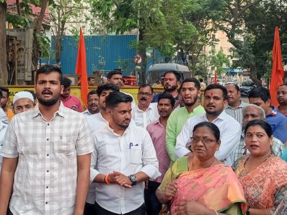 shiv sena banner in front of matoshree against navneet rana over hanuman chalisa chanting issue | Shiv Sena Vs Navneet Rana at Matoshree: “हिंमत असेल तर येऊन दाखवा, शिवसैनिक सज्ज आहेत”; मातोश्रीसमोर बॅनरबाजी