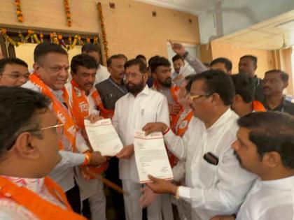 Uddhav Sena's city chief Vijay Vakchaure's co-officers join Shinde Sena | उद्धव सेनेचे शहर प्रमुख विजय वाकचौरे यांच्या सहपदाधिकाऱ्यांचा शिंदे सेनेत प्रवेश