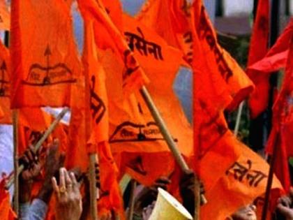 The former mayor was called to the hotel; Look at the supporters of Shiv Sena's rebel MLAs | माजी महापौरांना हॉटेलवर बोलवून भरला दम; शिवसेनेच्या बंडखोर आमदारांच्या समर्थकांवर नजर