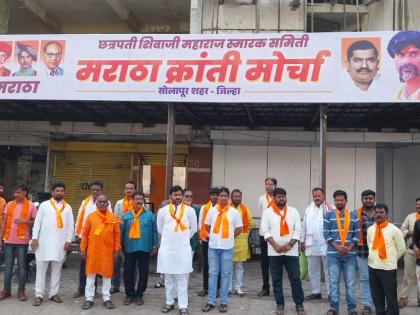 district chief of shiv sena shinde group remove banner from office | शिवसेना शिंदे गटाच्या जिल्हाप्रमुखाने हटविला कार्यालयावरचा बॅनर; ‘आधी आरक्षण मग राजकारण’चा नारा