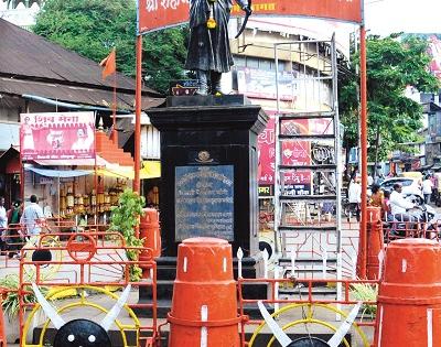  Shivbhakha from Kolhapur to Delhi, Shiv Jayanti ceremony in Delhi: 'Jai Bhavani-Jay Shivaji's alarm' | शिवभक्त कोल्हापुरातून दिल्लीकडे रवाना दिल्लीत शिवजयंती सोहळा :स्थानकावर घुमला ‘जय भवानी-जय शिवाजी’चा गजर