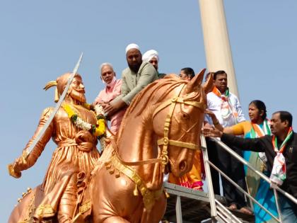 desecration of the statue of shivaji maharaj Seven arrested in Karnataka | शिवरायांच्या पुतळ्याची विटंबना; कर्नाटकात ७ जणांना अटक, सेनेची राज्यभर निदर्शने, राष्ट्रवादीकडून दुग्धाभिषेक