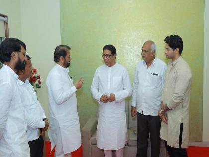 Shivajirao Patil Kavhekar The leader who defeated Vilasrao Deshmukh met MNS chief Raj Thackeray | विलासराव देशमुखांचा पराभव केलेल्या नेत्यानं घेतली मनसे प्रमुख राज ठाकरेंची भेट