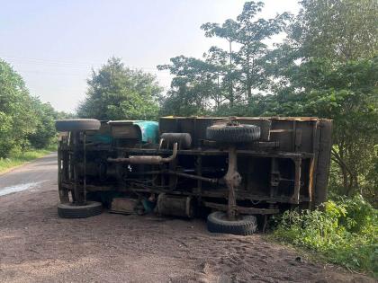 Five people were killed and injured by being crushed under the illegal sand dumper; Incidents in Srirampur Taluka | अवैध वाळूच्या डंपरखाली चिरडून मृत्यू पाच जण जखमी; श्रीरामपूर तालुक्यातील घटना