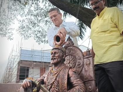 new statue of shivaji maharaj installed after demolition tense silence at karaswada | विटंबनेनंतर बसवला शिवरायांचा नवा पुतळा; करासवाडा येथे तणावपूर्ण शांतता 