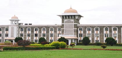 Kolhapur: The choice of the members of the Legislative Council on Management Council is unconstitutional | कोल्हापूर : व्यवस्थापन परिषदेवरील अधिसभा सदस्यांच्या निवडी बिनविरोध