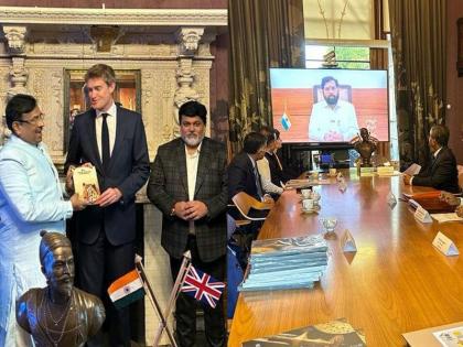 Minister Sudhir Mungantiwar signs MoU to bring back Waghnakh from London museum | शिवरायांची वाघनखं शिवप्रेमींसाठी शिवदर्शन ठरणार, हा दुग्धशर्करा योग; एकनाथ शिंदेंचं मत