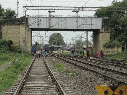 The work of Shivajinagar bridge in Jalgaon is blocked due to Mahavitaran | ‘महावितरण’मुळे अडले जळगावातील शिवाजीनगर पुलाचे काम