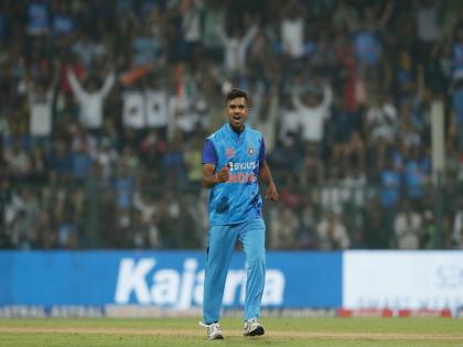 Shivam Mavi India vs Sri Lanka The story of Noida s young plater waited for 6 years made the most of the opportunity hardik pandya axar patel t20 wankhede | Shivam Mavi India vs Sri lanka: नोएडाच्या शिवम मावीची कहाणी, ६ वर्ष पाहिली वाट, संधी मिळताच केली कमाल