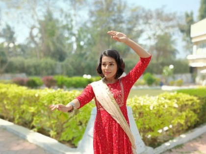 Shivani Rangole Thirkali on the evergreen song for the scene of 'Sang Tu Ahes Ka' | ‘सांग तू आहेस का’च्या सीनसाठी शिवानी रांगोळे थिरकली सदाबहार गाण्यावर