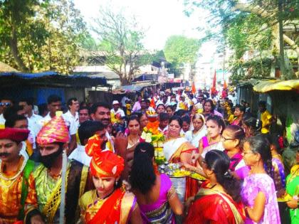 Welcome to the festival of Shivaji, the presence of hundreds | शिवज्योतीचे जल्लोषात स्वागत, शेकडोंची उपस्थिती