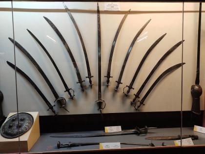 A soon-to-be mobile museum of Shivaji maharaj times weapons | शिवकालीन शस्त्रास्त्रांचे लवकरच फिरते संग्रहालय