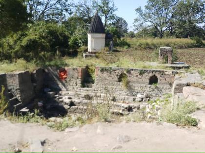 The fall of the ancient Shivkunda at Bhar Jahagir | भर जहागीर येथील प्राचीन शिवकुंडाची पडझड