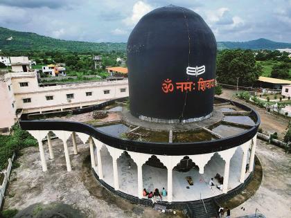 63 feet tall Shivalinga at the top of the temple at Ilodagada near Ellora caves; 12 Jyotirlingas are seen at one place | ६३ फूट उंच मंदिराच्या कळसाच्या जागी शिवलिंग; १२ ज्योर्तिलिंगाचे एकाच ठिकाणी होते दर्शन