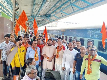 'First temple then government' ... Shivsainik went for Ayodhya left from Thane | Video : 'पहिले मंदिर फिर सरकार'... ठाण्यातून निघाले शिवसैनिक अयोध्येला 