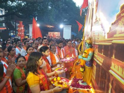 uddhav thackeray in ayodhya for ram mandir shiv sena workers done mahaaarati in mumbai | मुंबईत ठिकठिकाणी श्रीरामाची महाआरती; शिवसेनेचं जोरदार शक्तीप्रदर्शन