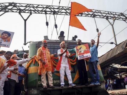 Ram Mandir : hundreds of muslims left ayodhya before the vishwa hindu parishads religious council and Uddhav Thackeray's rally | Ram Mandir : शेकडो मुस्लिमांनी सोडली अयोध्या; विहिंप आणि शिवसेनेच्या कार्यक्रमांमुळे तणाव