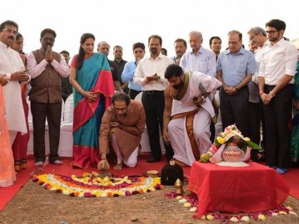 costal road work started by shivsena; BJP boycott | मुंबईकरांना खुशखबर...कोस्टल रोड होणार टोल फ्री; उद्धव ठाकरेंची घोषणा