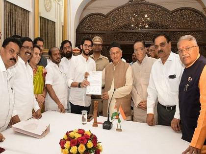 Aditya Thackeray and shiv sena mla meet governor of maharashtra | संकटात सापडलेल्या शेतकरी, मच्छीमार बांधवांना तात्काळ मदत मिळावी - आदित्य ठाकरे